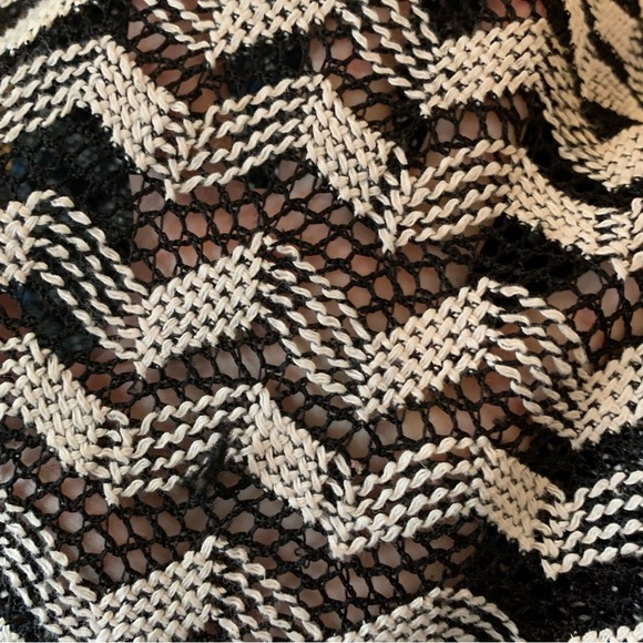 Garcia Jeans Black and White Chevron Pattern Knit Top Size 8 - Picture 4 of 4